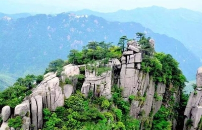 中國(guó)四大佛教名山之首,名字是詩(shī)仙李白取的,被譽(yù)為東南第一山